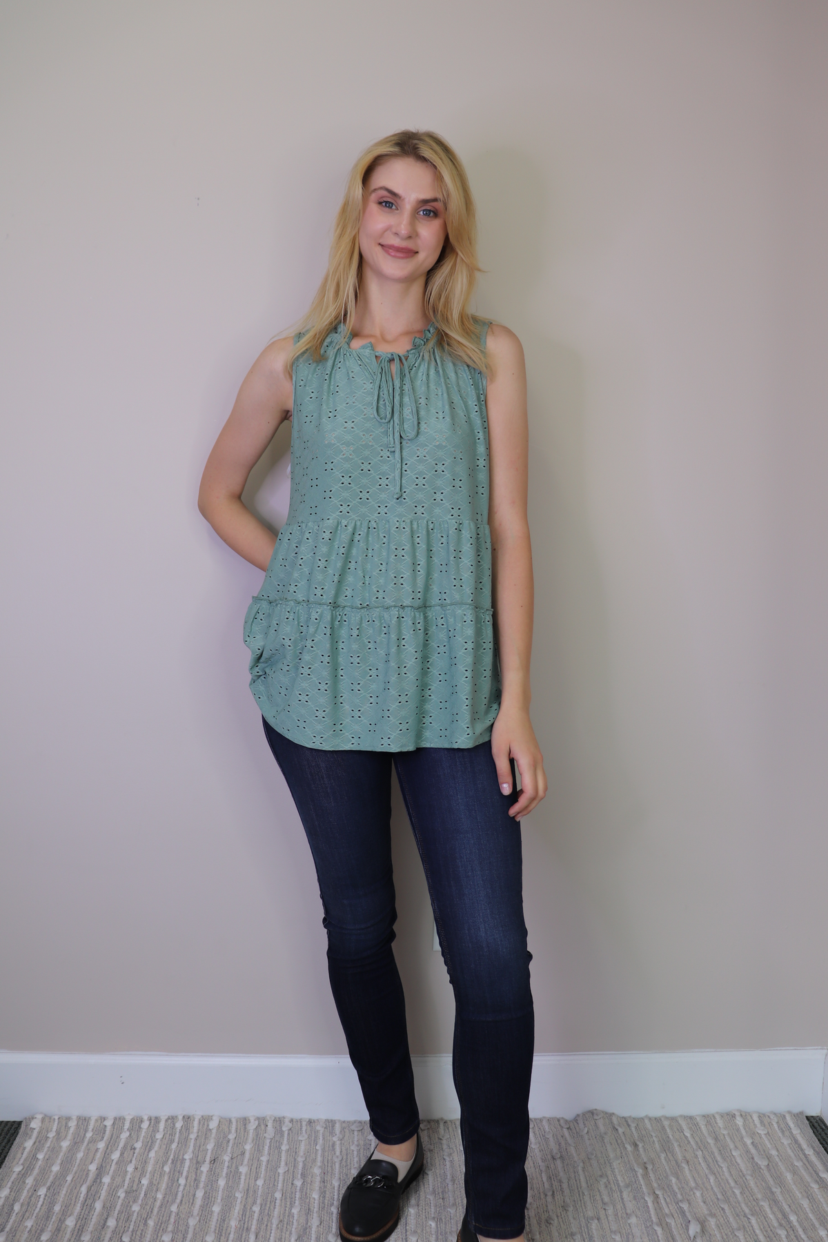 Rose Stretch Tiered Eyelet Sleeve Less Top